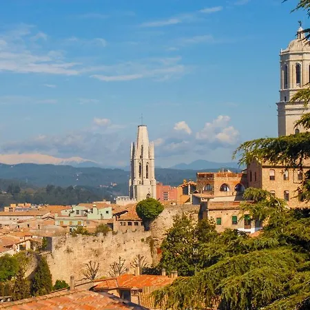 Athenou * Girona